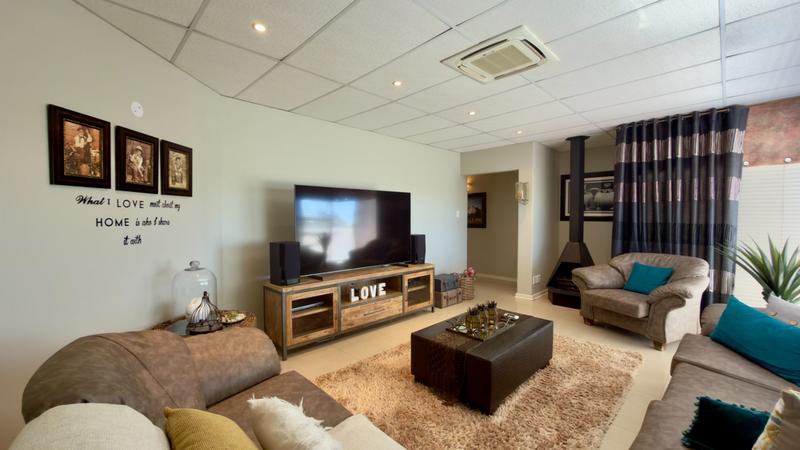 5 Bedroom Property for Sale in Pentagon Park Free State